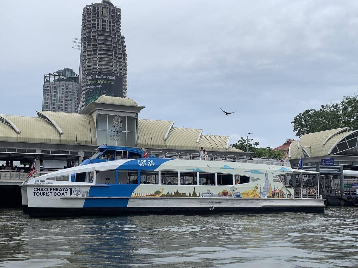 potret Sathorn Pier