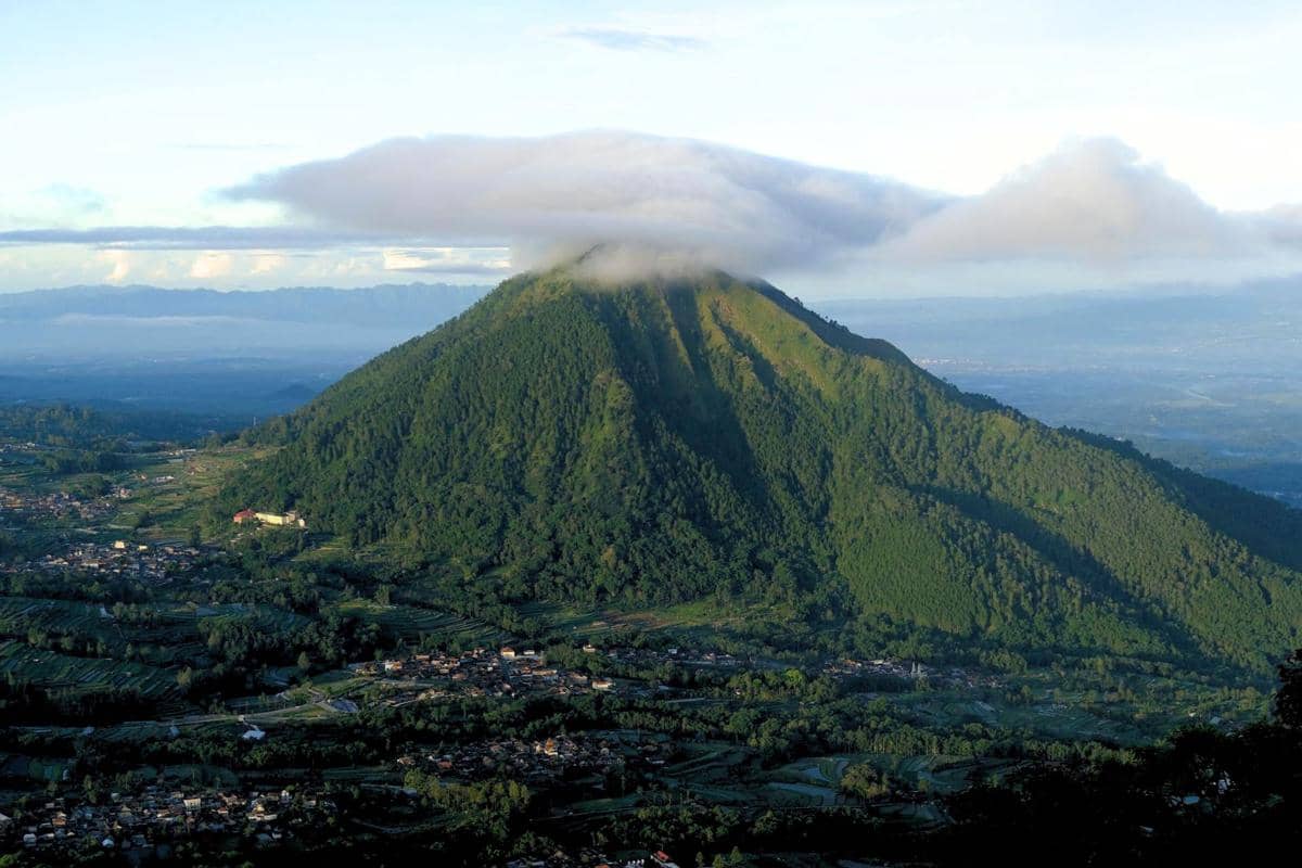 ilustrasi Gunung Andong, Jawa Tengah