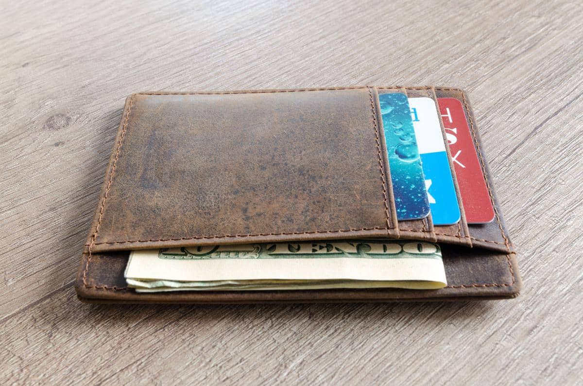 ilustrasi dompet kartu
