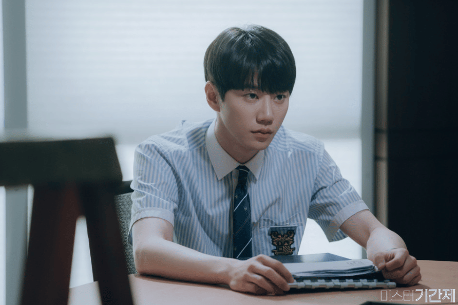 Lee Jun Young di drama Class of Lies