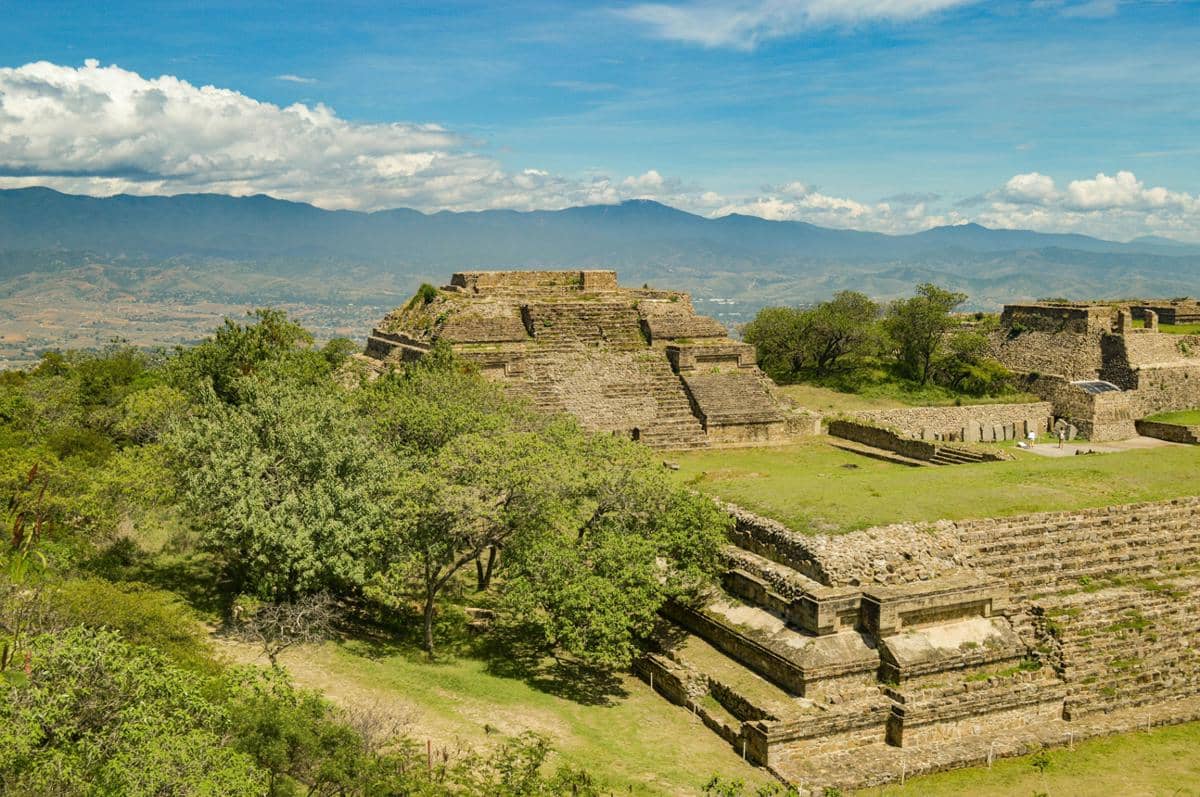 ilustrasi situs arkeologi di Oaxaca 