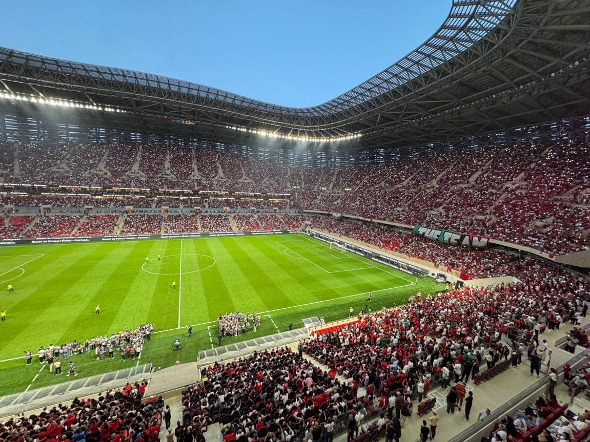 ilustrasi suasana stadion saat pertandingan berlangsung