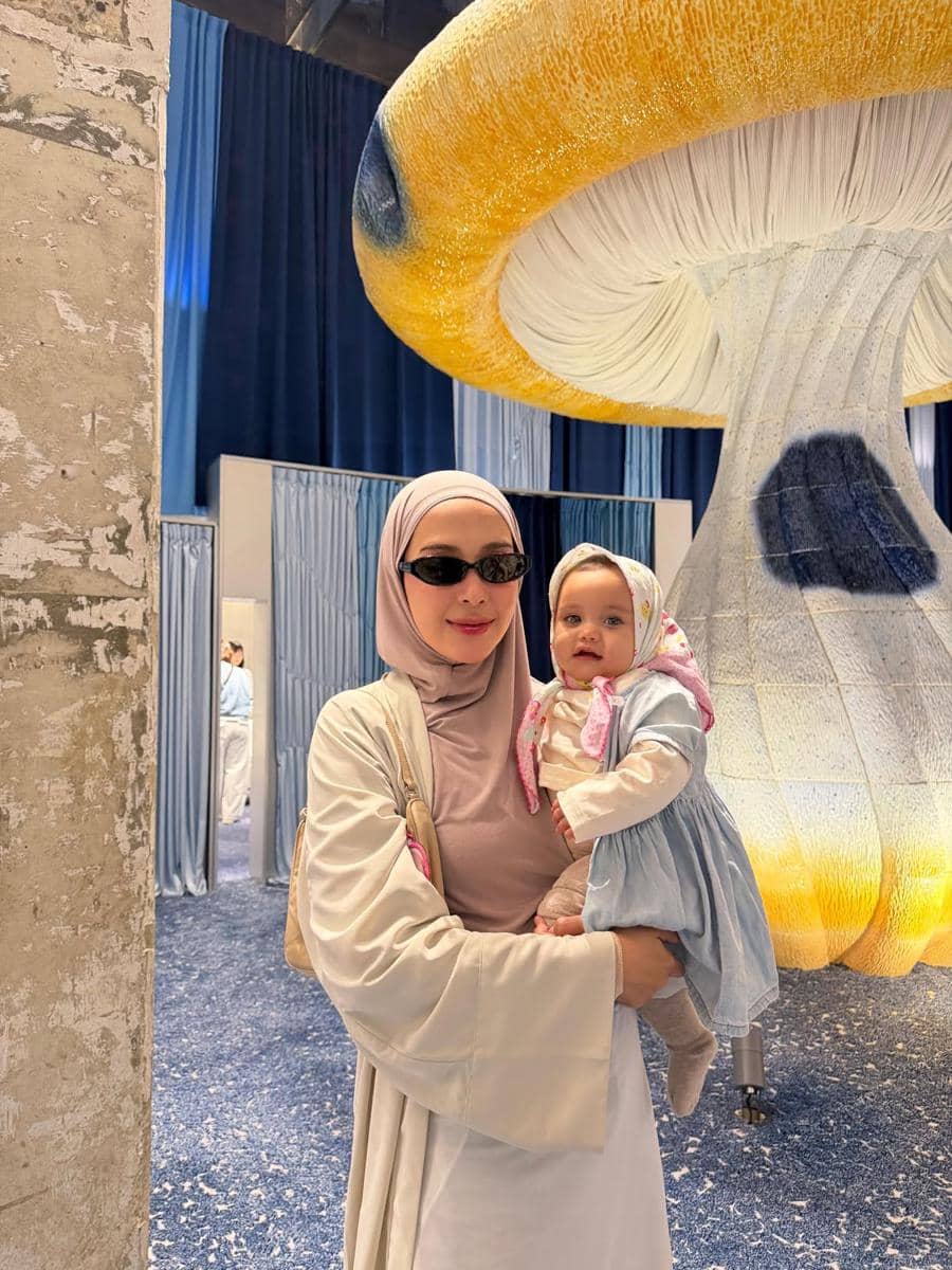 Keluarga Hamidah Rachmayanti jalan-jalan di Seoul
