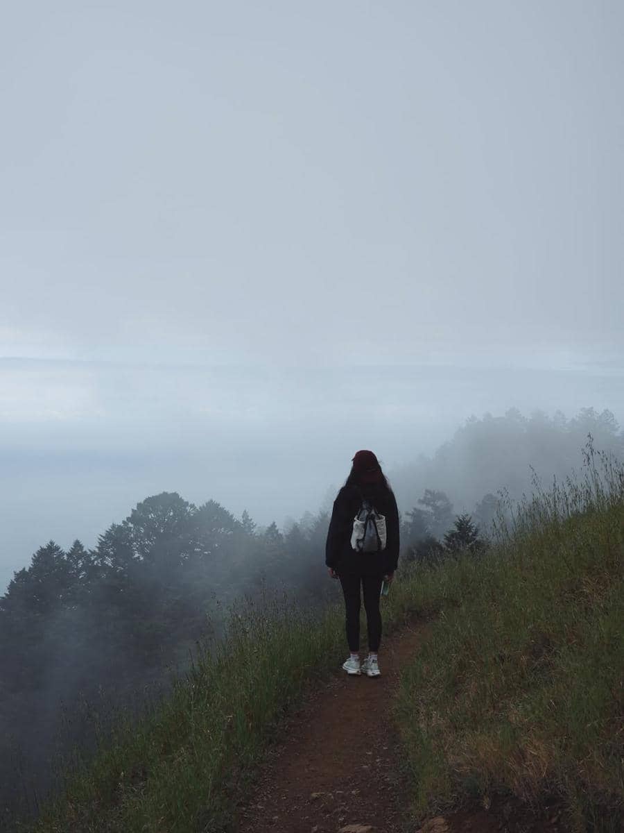 Maudy Ayunda dan suami saat hiking di California