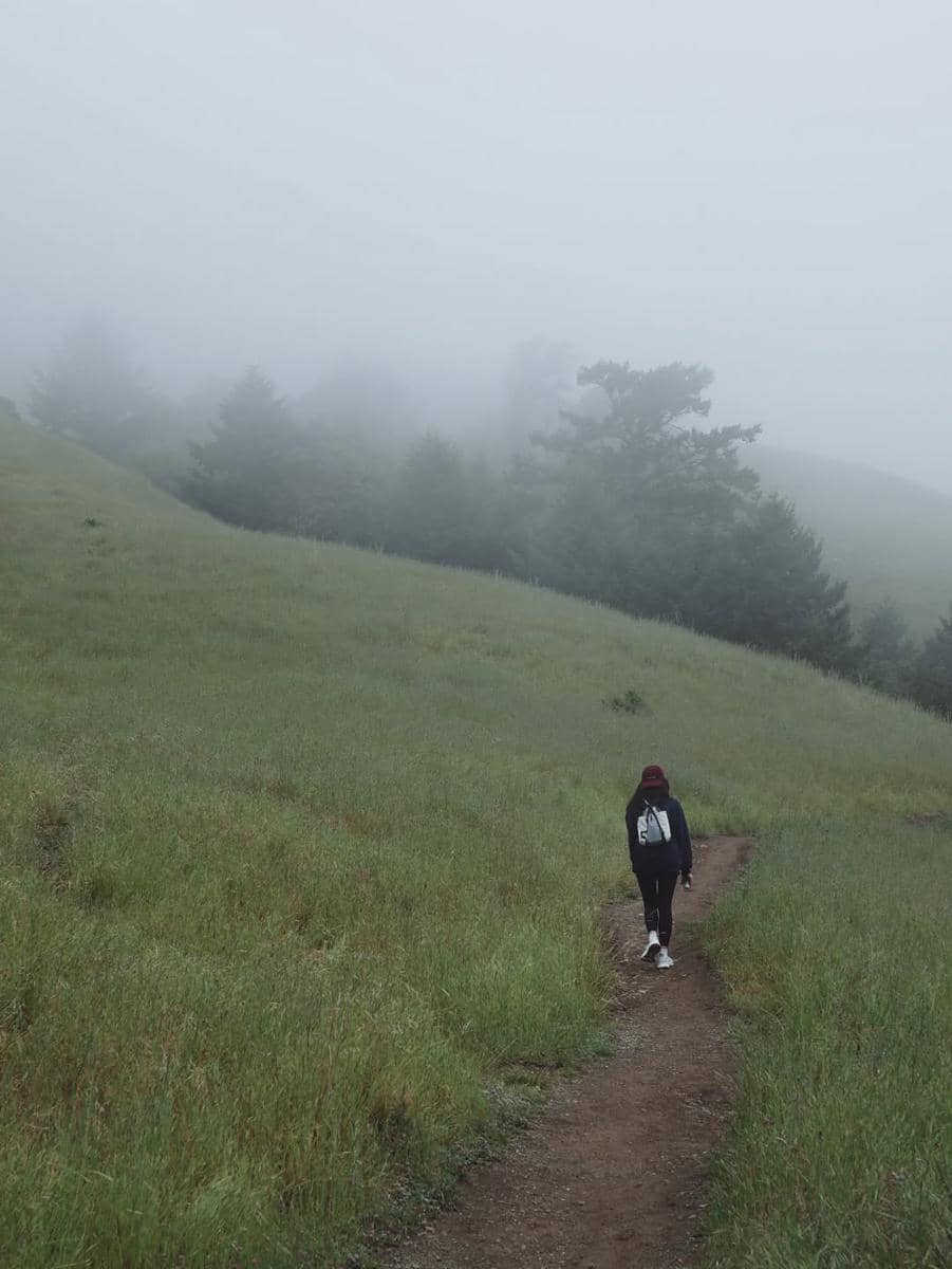 Maudy Ayunda dan suami saat hiking di California