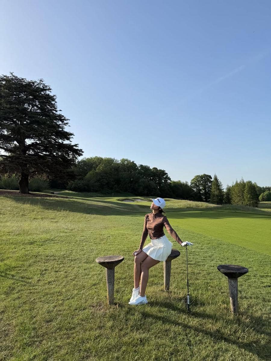 Hana Malasan dan Sean Gelael main golf di UK