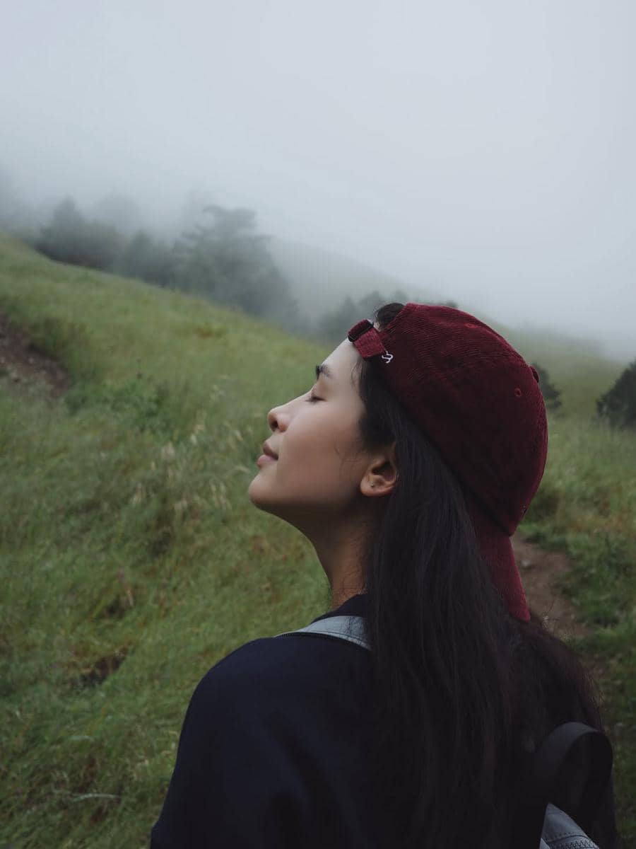 Maudy Ayunda dan suami saat hiking di California