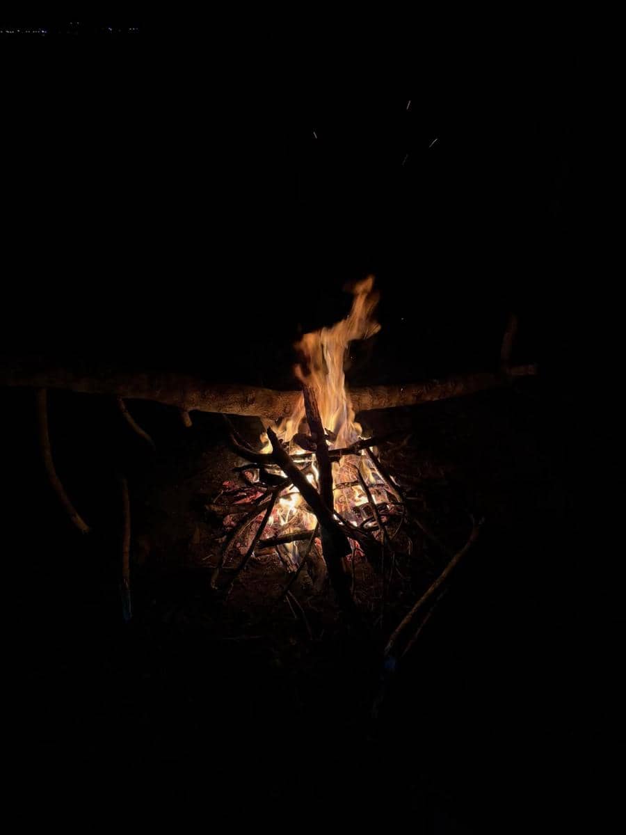 Keluarga Ayudia camping di tepi Danau Buyan