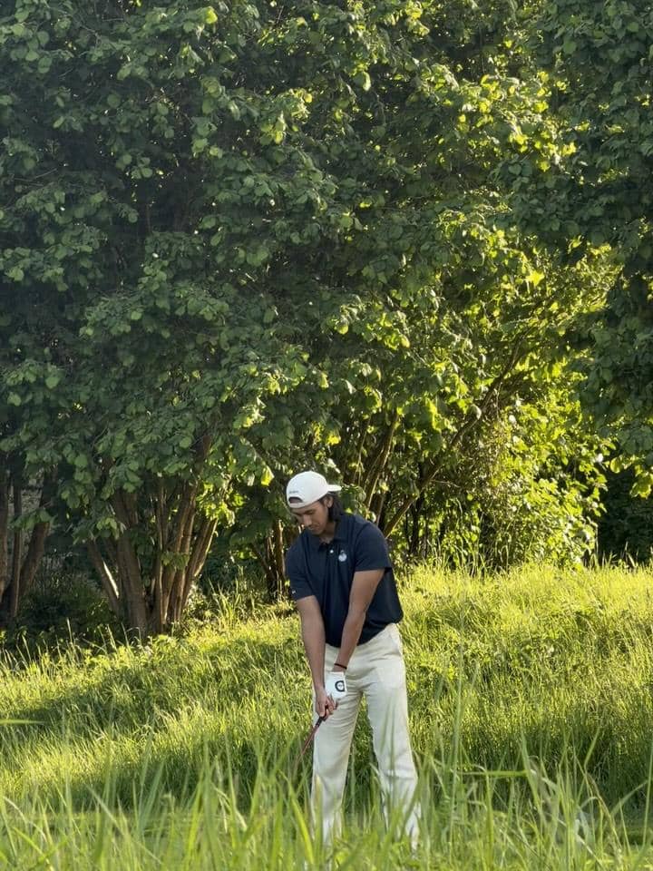 Hana Malasan dan Sean Gelael main golf di UK
