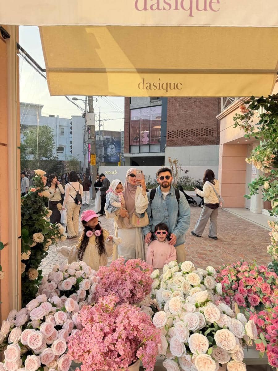 Keluarga Hamidah Rachmayanti jalan-jalan di Seoul