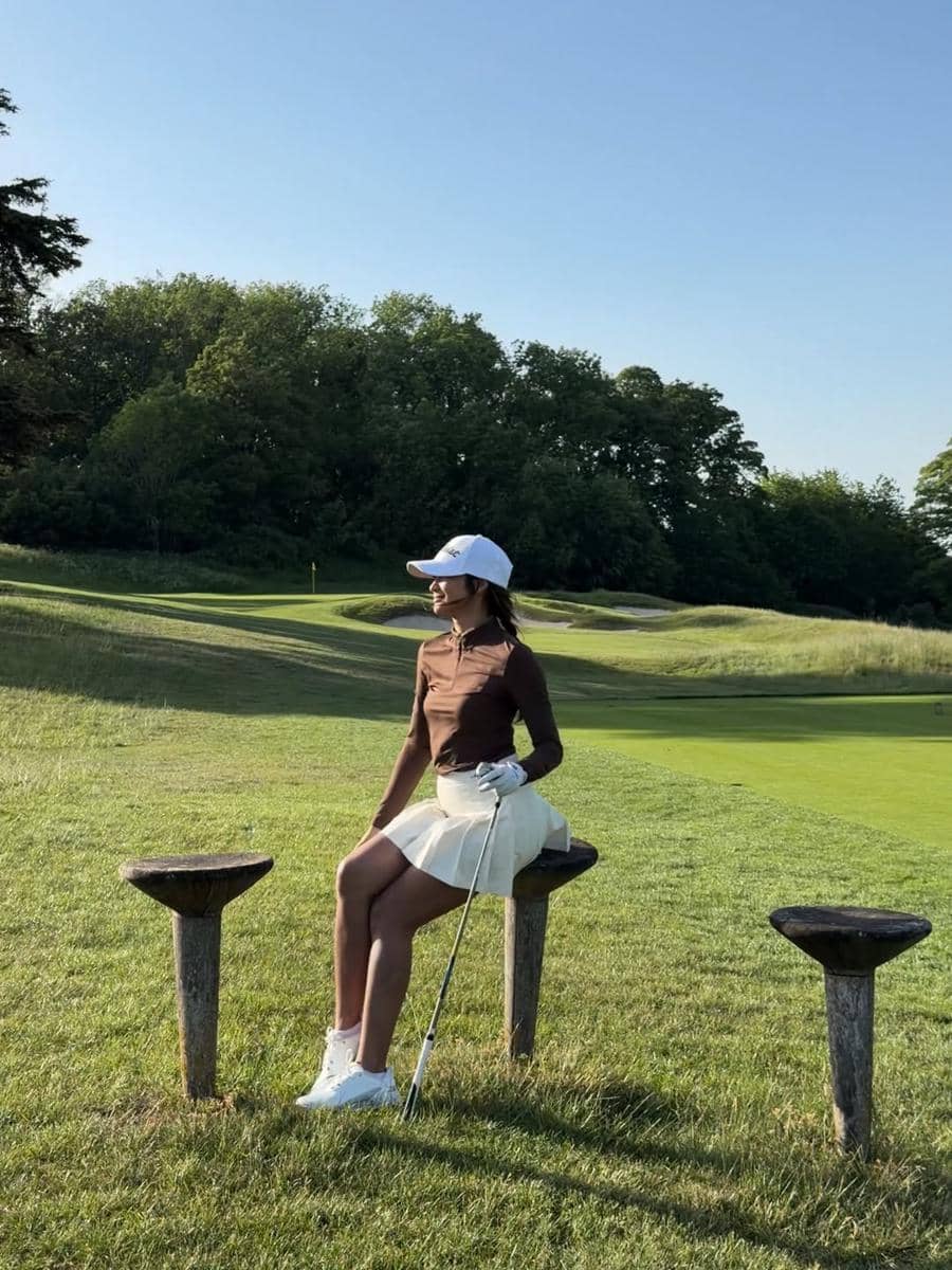 Hana Malasan dan Sean Gelael main golf di UK
