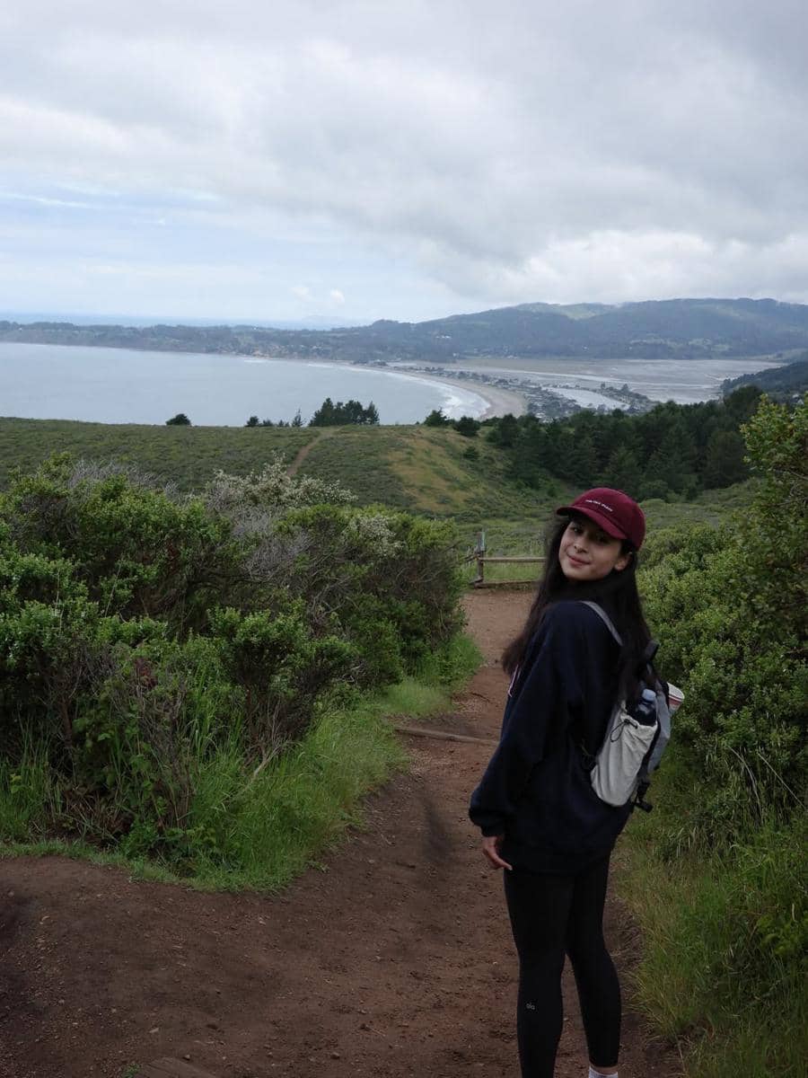 Maudy Ayunda dan suami saat hiking di California