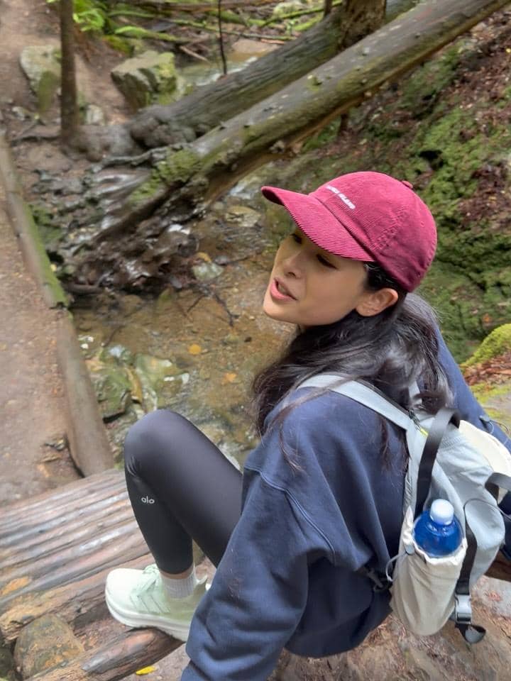 Maudy Ayunda dan suami saat hiking di California