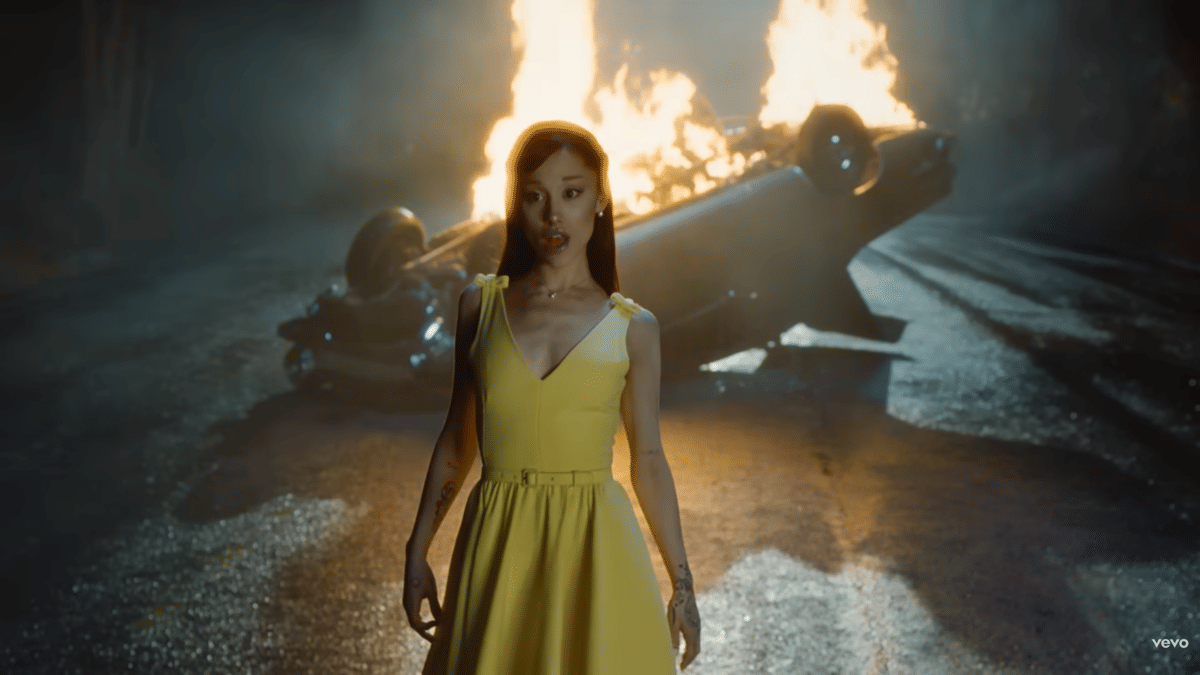 Official music video "Hate that i made you love me" Ariana Grande.