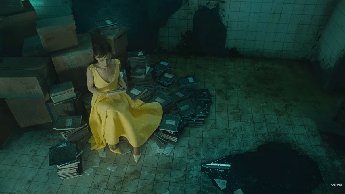 Official music video "Hate that i made you love me" Ariana Grande.