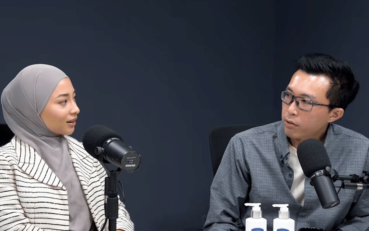 cuplikan siniar Raditya Dika yang dihadiri Dokter Tirta dan Nikita Willy