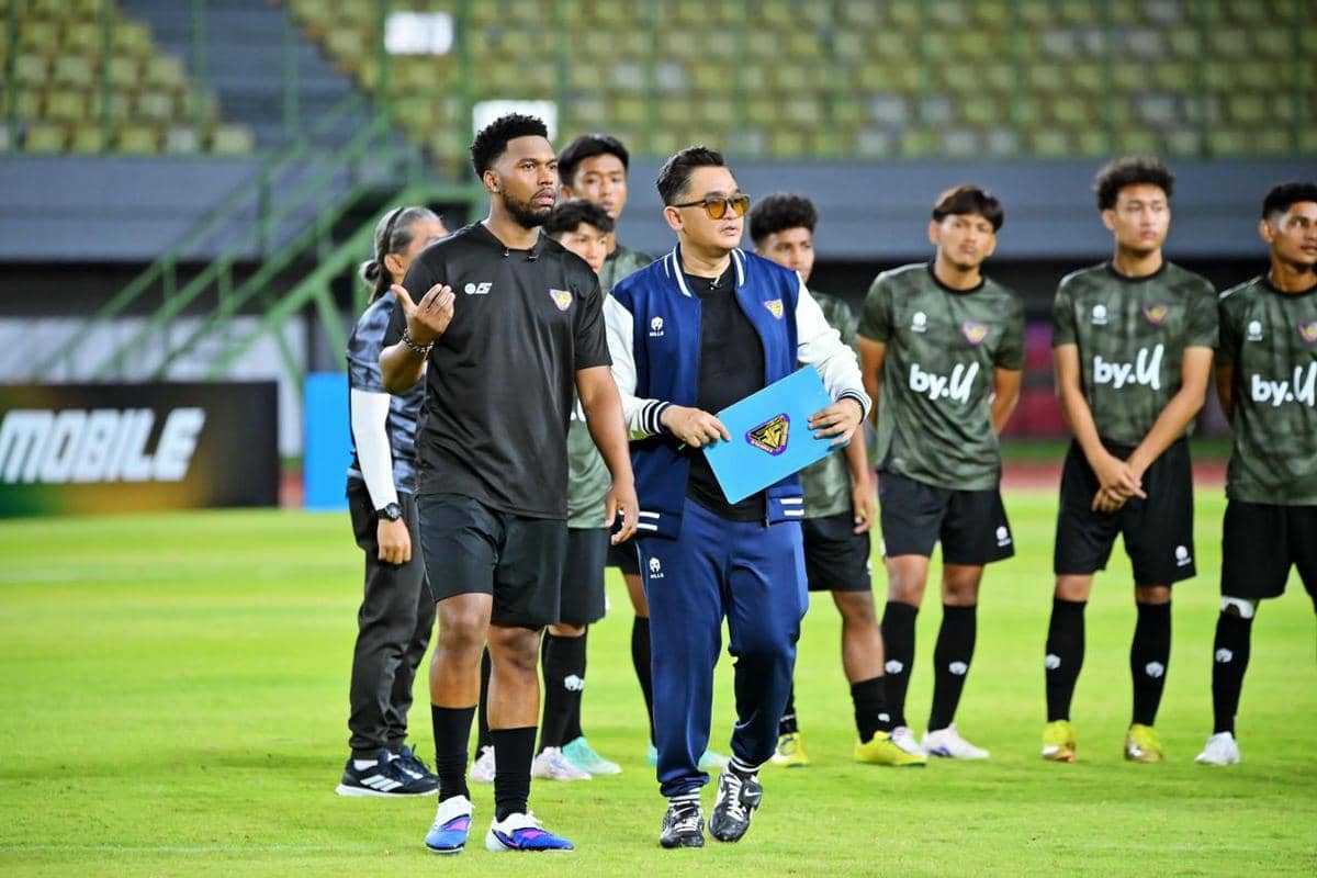 Eks Liverpool Tempa 16 Pemain Muda Indonesia di Bekasi