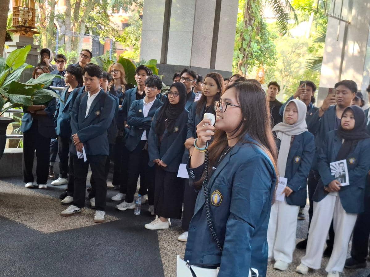 Puluhan Mahasiswa UB Demo Tolak Kampus Urus MBG