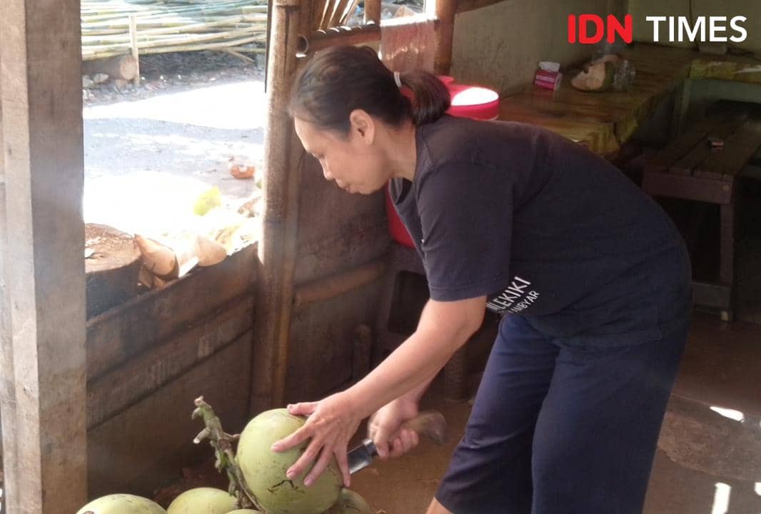 Modal Kecil Untung Gede, Bisnis Kelapa Muda Ala Pedagang di Purwokerto
