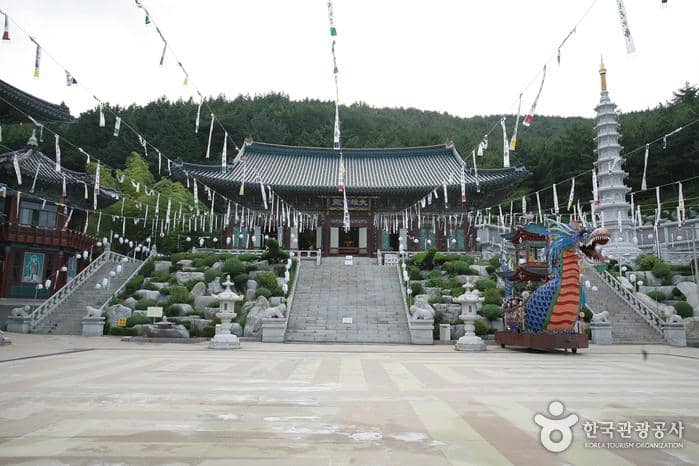 Potret Samgwangsa Temple di Busan