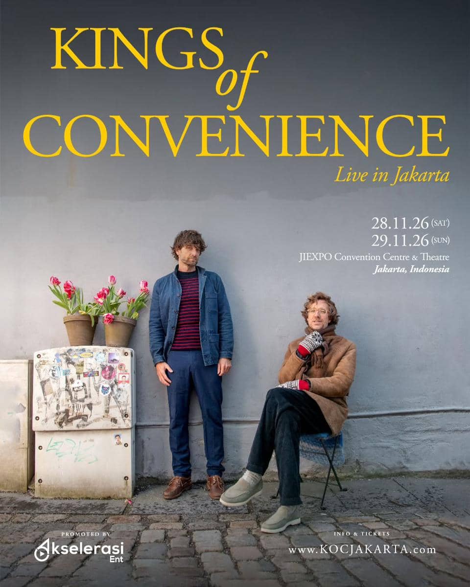 Poster konser Kings of Convenience Live in Jakarta 2026 menampilkan dua pria berpose di depan dinding abu-abu dengan tulisan jadwal konser.