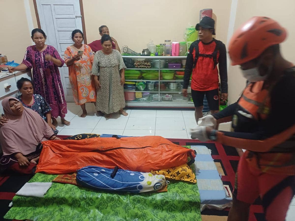 Tim SAR gabungan melakukan evakuasi bocah tenggelam di Sungai Musi.