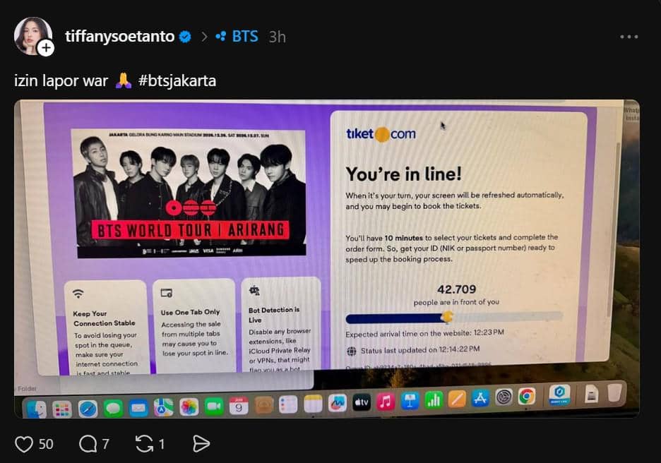 Tangkapan layar antrean pembelian tiket konser BTS World Tour Arirang di situs tiket.com dengan jumlah antrean lebih dari 42 ribu orang.