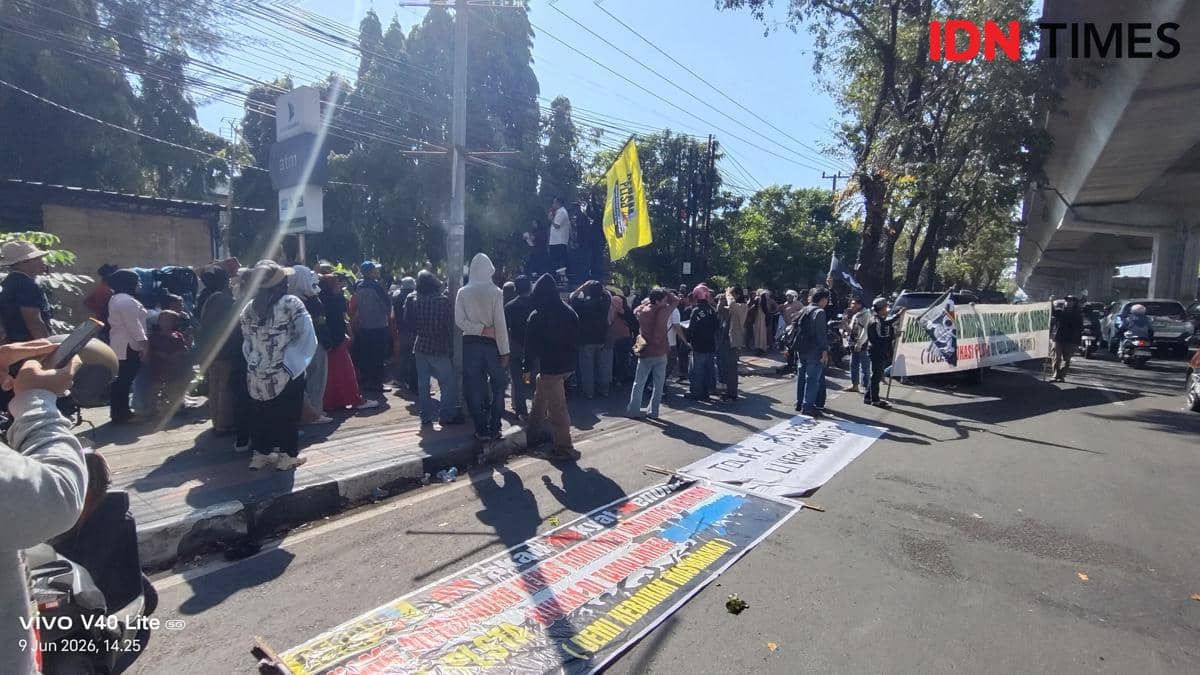 Tolak PSEL, Warga Tamalanrea Kepung Kantor DPRD Sulsel