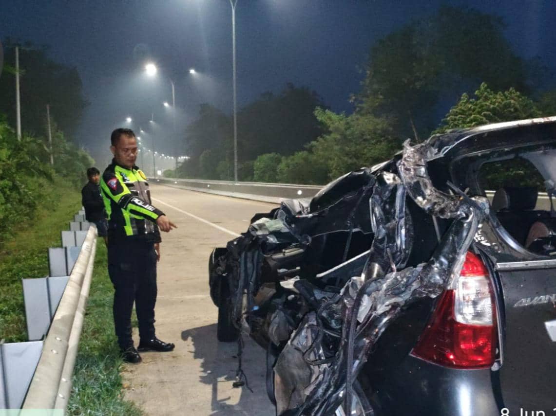 Kecelakaan Maut Tol Lampung: Avanza Seruduk Truk, Tiga Meninggal