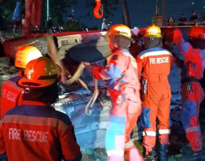 Honda Brio Meluncur Dari Fly Over Gubeng, Pengemudi Mabuk