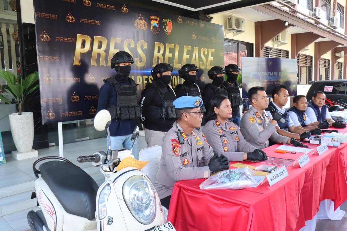 Polres Boyolali melakukan keterangan resmi release penanganan perkara menantu meracuni mertua, Senin (8/6/2026). (dok Humas Polri)