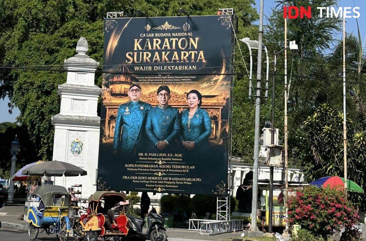 Baliho Fadli Zon di Gladag, Tanda Damai atau Babak Baru Keraton Surakarta?