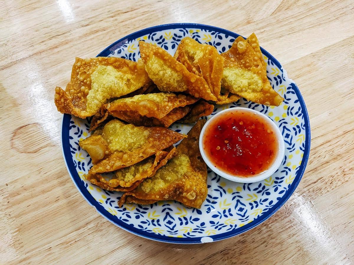 Resep Pangsit Goreng Isi Ayam Lada Hitam yang Gurih dan Praktis