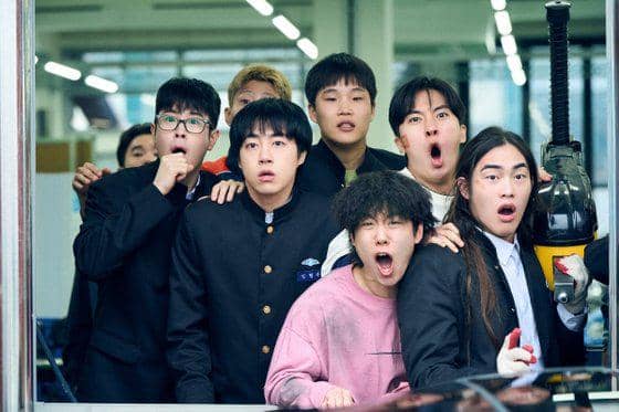 7 Kenakalan Remaja Guun Tech High School di Teach You a Lesson