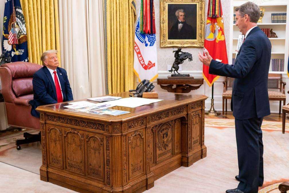 Presiden Donald Trump dan Anggota Kongres Tim Burchett