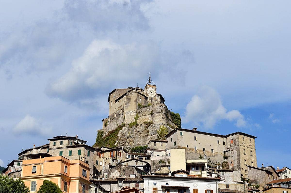 Rocca Abaziale, Kota Subiaco, Italia