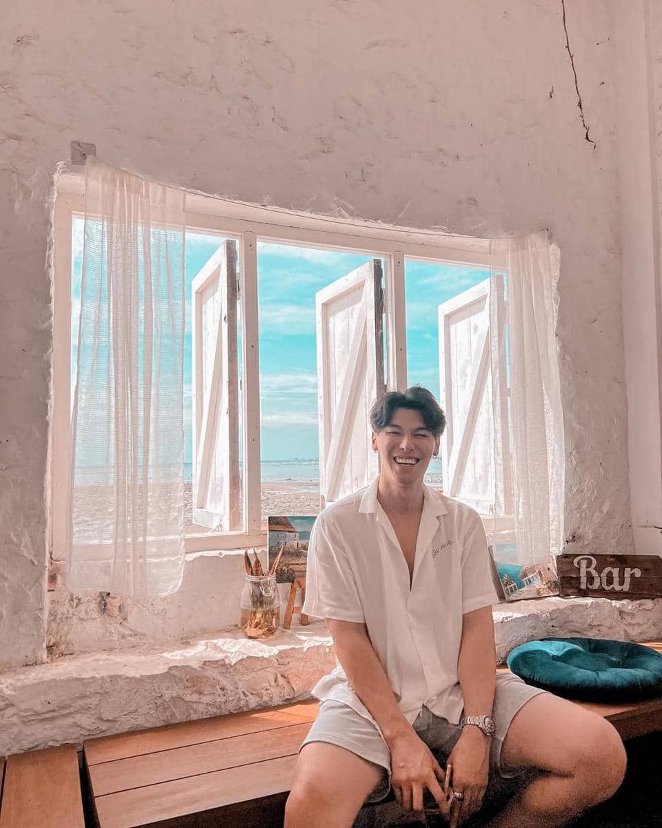 Outfit ke Pantai ala Pod Suphakorn