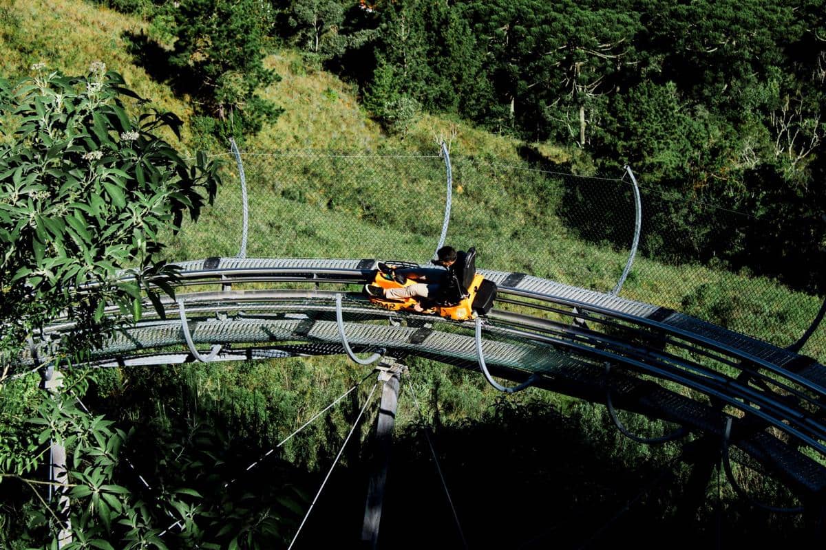 ilustrasi luge skyline 