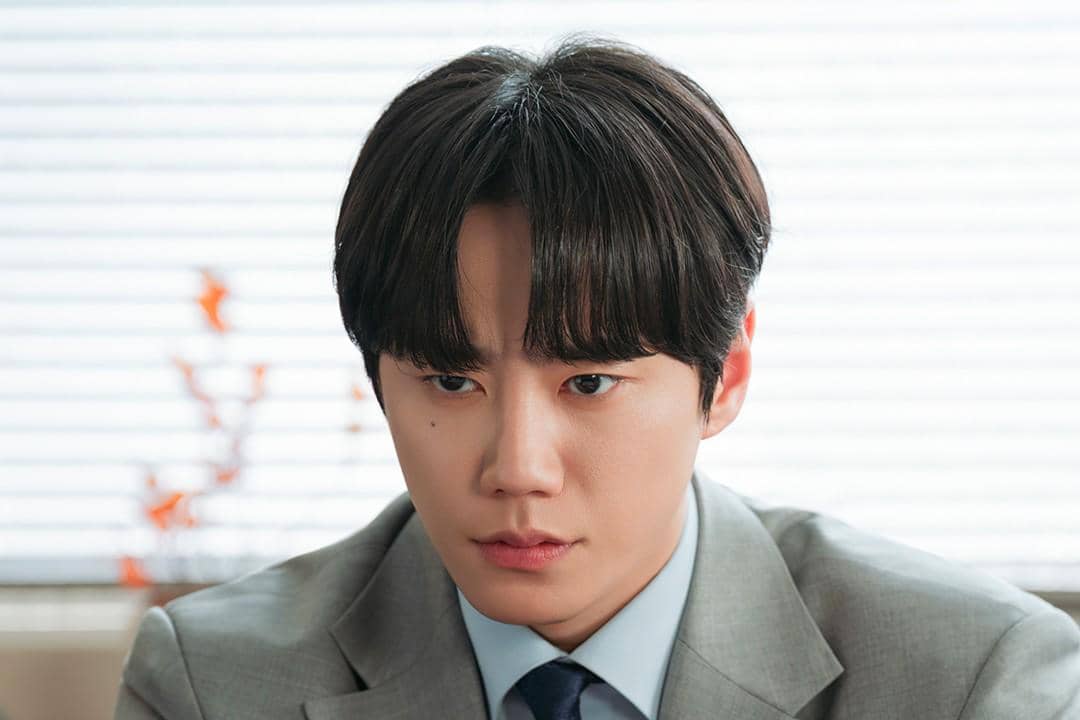 Still cut drama Reborn Rookie.