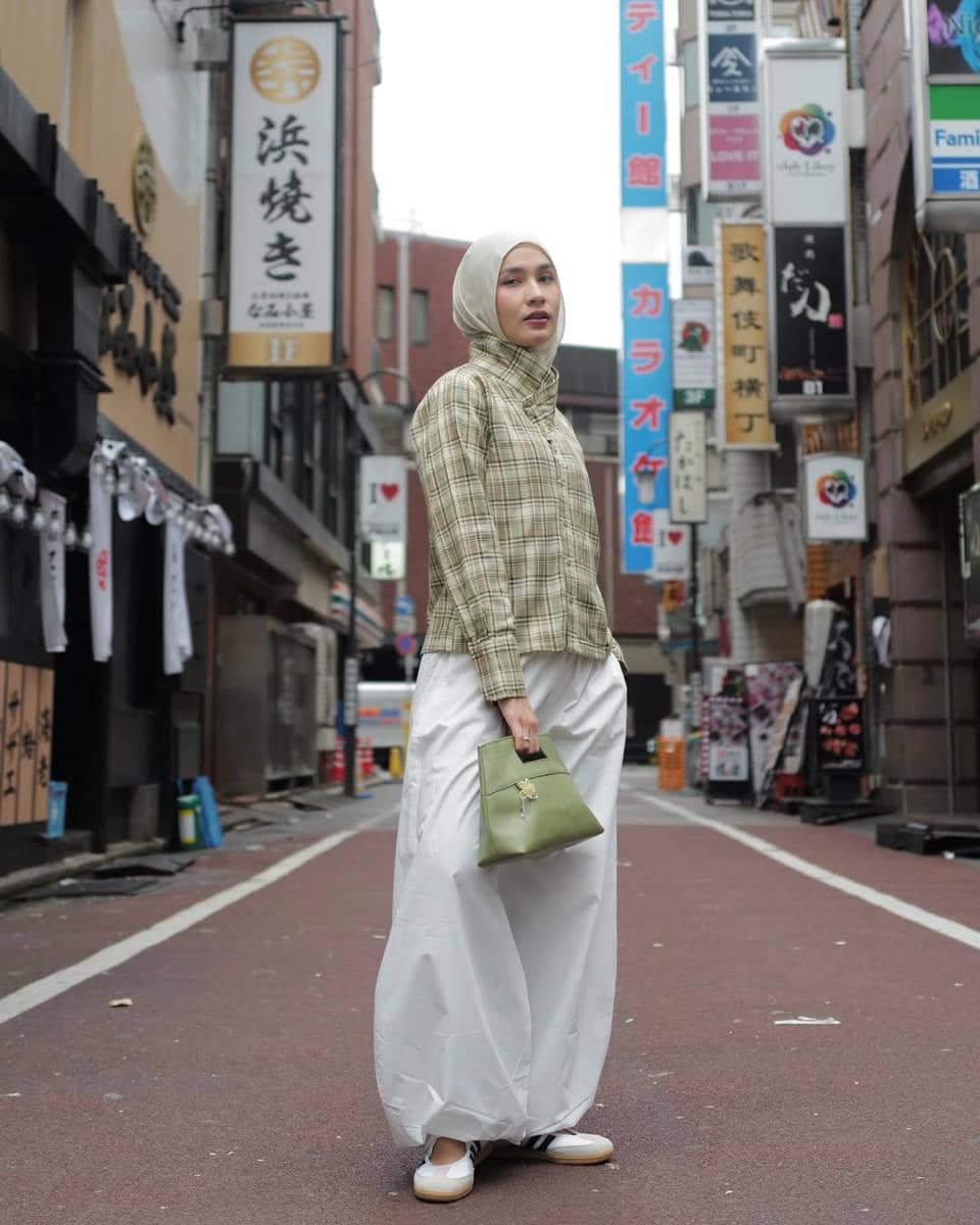 Dwi Handayani jalan-jalan di Akihabara