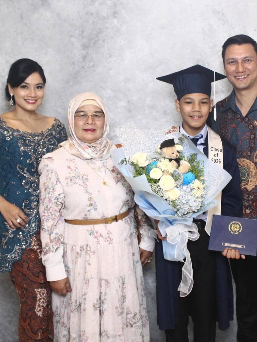 Arjuna anak Titi Kamal dan Christian Sugiono lulus SD