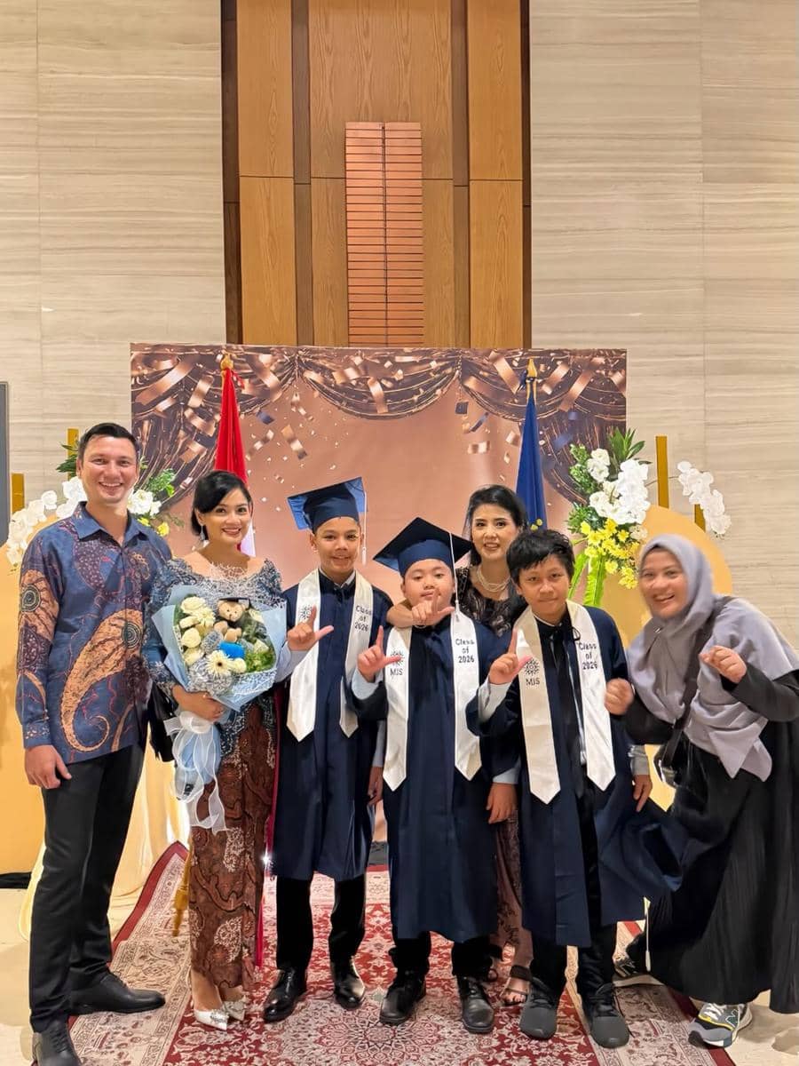 Arjuna anak Titi Kamal dan Christian Sugiono lulus SD