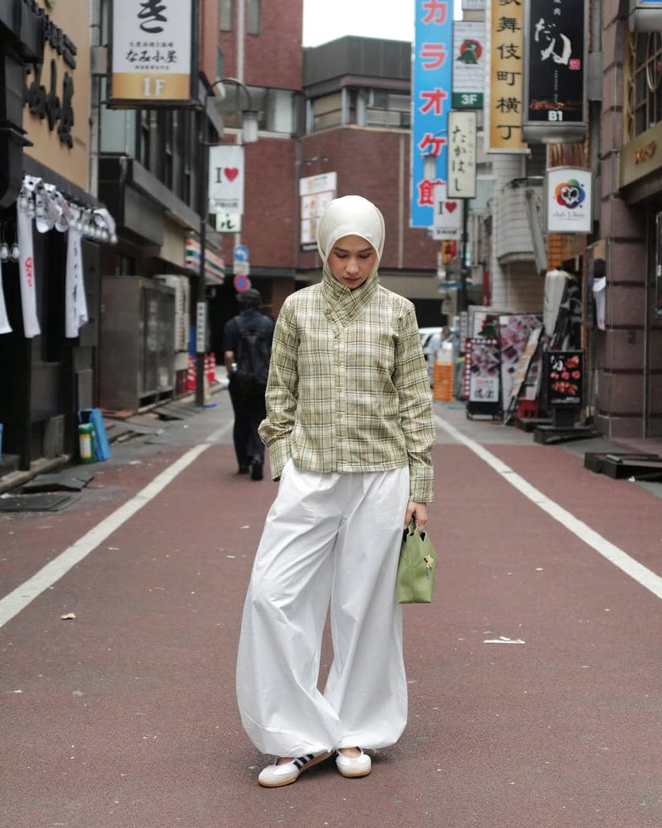 Dwi Handayani jalan-jalan di Akihabara
