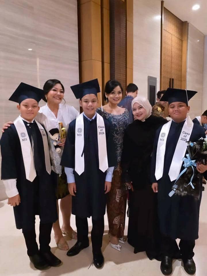 Arjuna anak Titi Kamal dan Christian Sugiono lulus SD