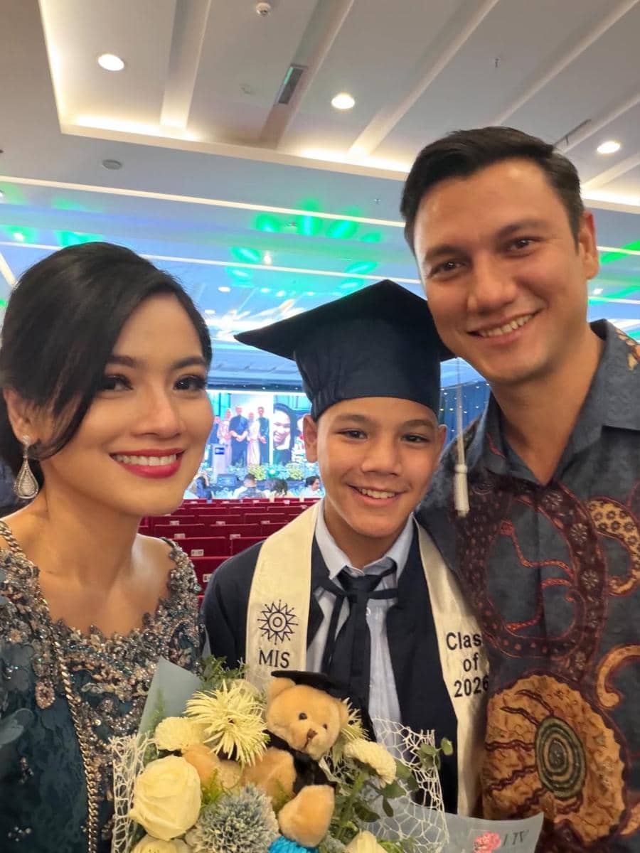 Arjuna anak Titi Kamal dan Christian Sugiono lulus SD