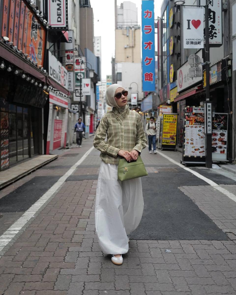 Dwi Handayani jalan-jalan di Akihabara