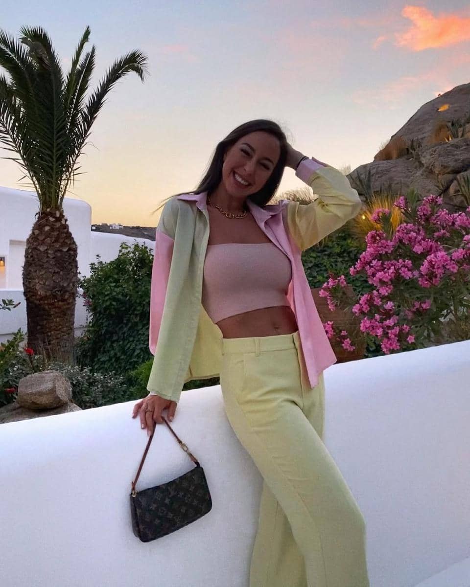 Healthy & Happy boDDY after my challenge #Mayon🔥 🤸🏽‍♀️ enjoying Mykonos Town 💖💛🥑 #Paddysfr.jpg