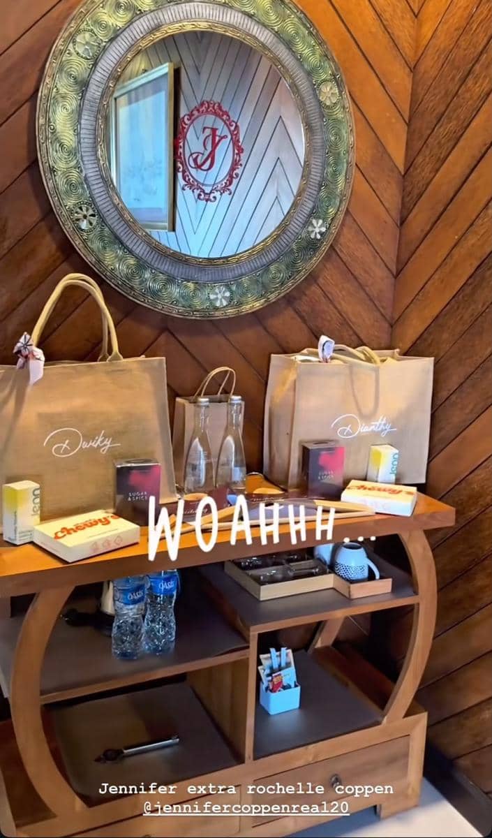 Giftbox Bridesmaid dan Groomsmen Jelang Pernikahan Jennifer Coppen