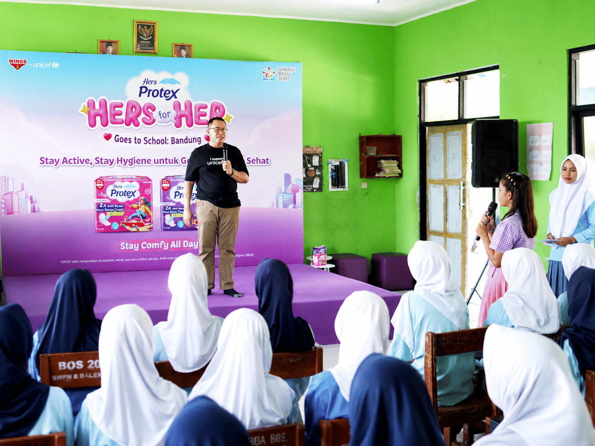 Muhammad Zainal, Water Sanitation and Hygiene Specialist UNICEF Indonesia, Menyampaikan Pentingnya Dukungan Teman Sebaya untuk Membantu Remaja Putri Menghadapi Perubahan fisik, psikologis, dan sosial saat Puberta.png