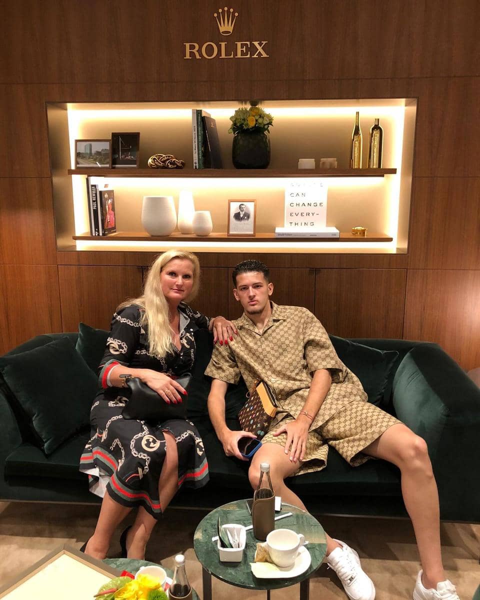 Justin Hubner dan Ibu